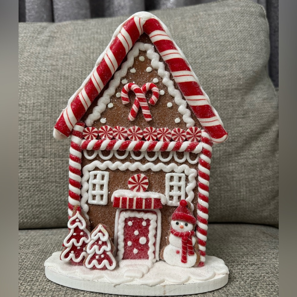 Peppermint Gingerbread House